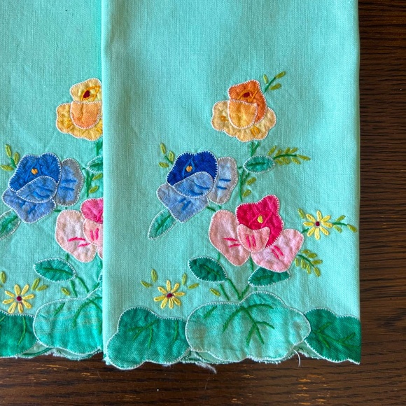 Set of 2 Green Vintage Hand-Embroidered Tea Towels - Picture 1 of 5